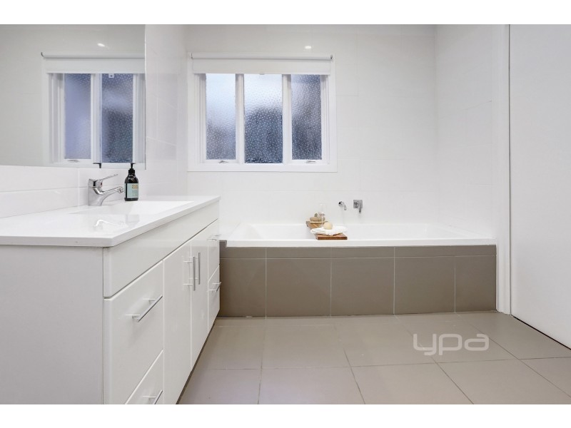 18 Anelida Street, Rye VIC 3941