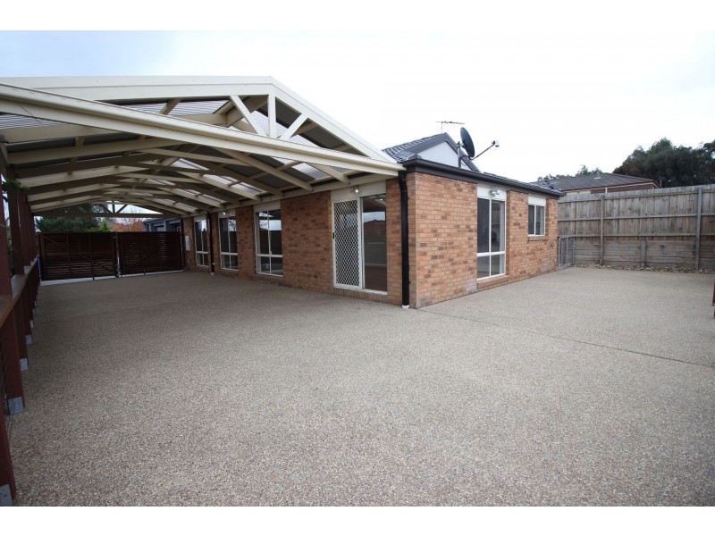 86 Earlsfield Drive, Berwick VIC 3806