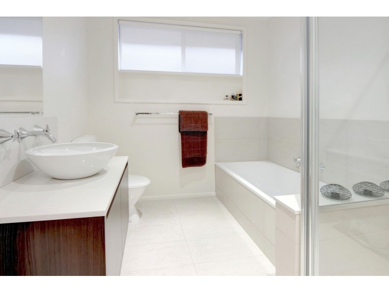 1/16 Rosalie Avenue, Dromana VIC 3936