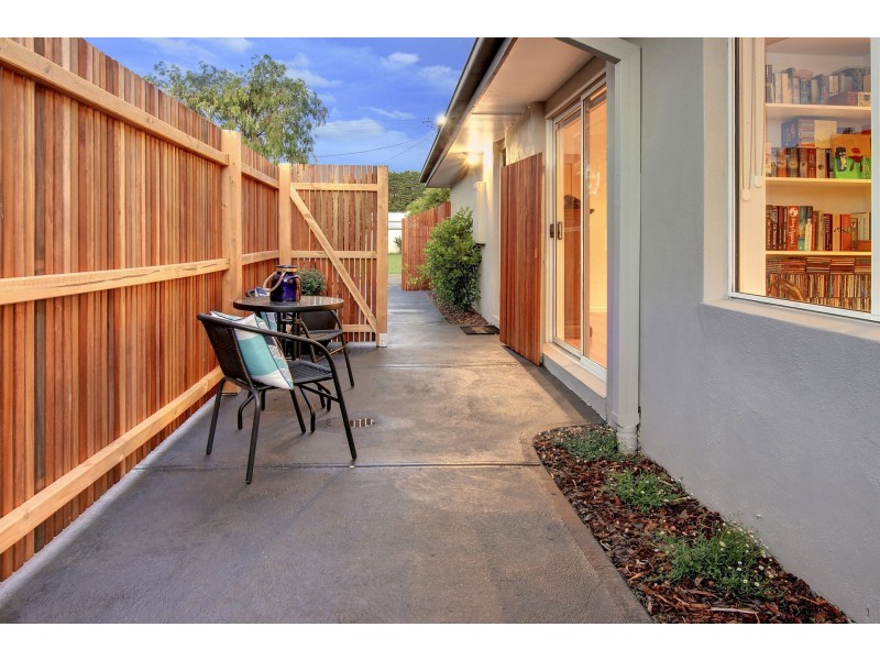 1/16 Rosalie Avenue, Dromana VIC 3936