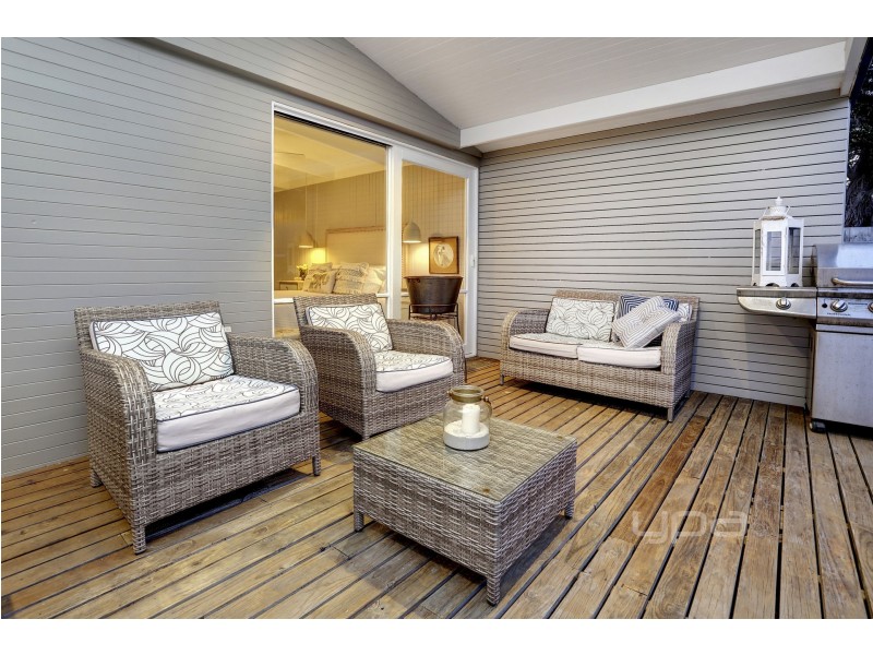 2 Vernon Street, Blairgowrie VIC 3942