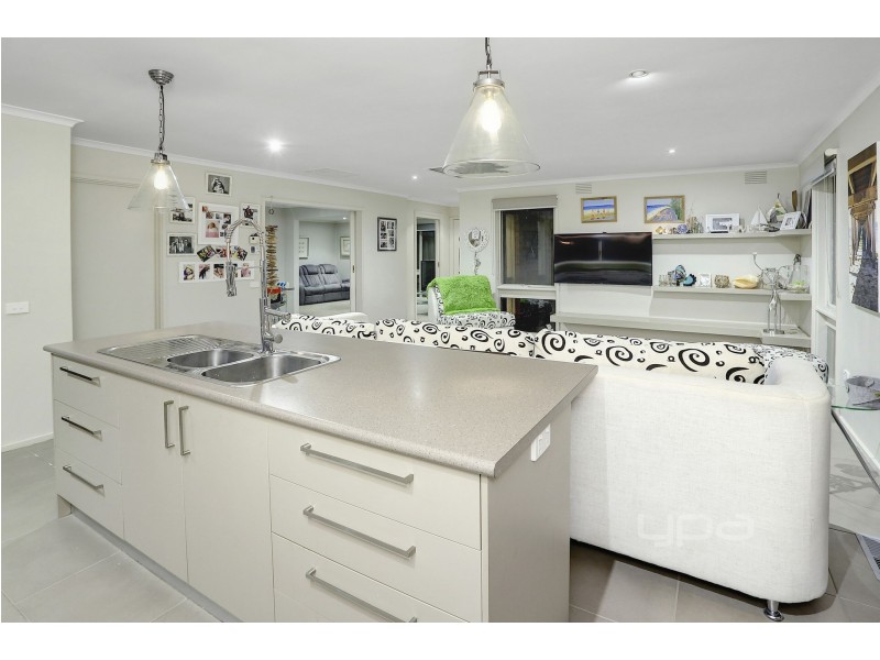 6 Rassay Court, Frankston VIC 3199