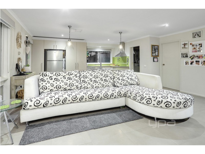 6 Rassay Court, Frankston VIC 3199