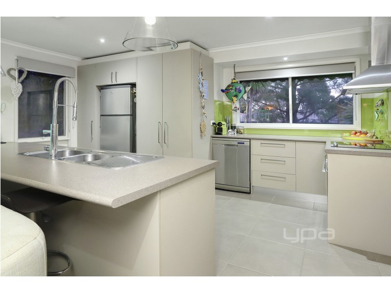 6 Rassay Court, Frankston VIC 3199