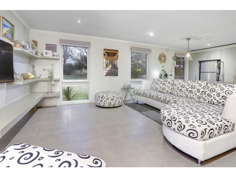 6 Rassay Court, Frankston VIC 3199