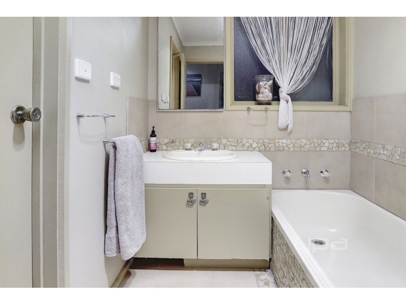 6 Rassay Court, Frankston VIC 3199