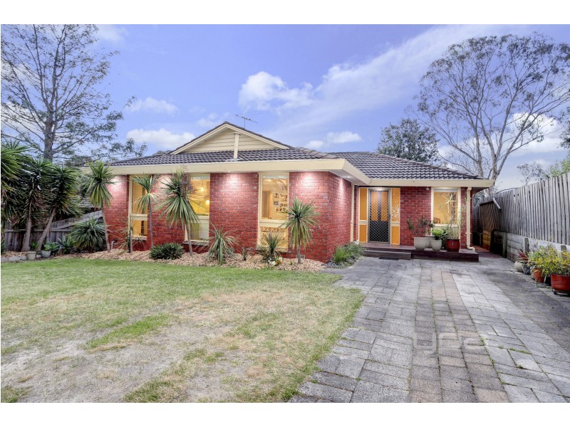 6 Rassay Court, Frankston VIC 3199