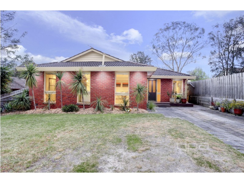 6 Rassay Court, Frankston VIC 3199