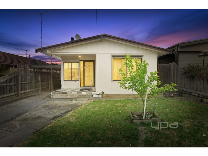 110 Seventh Avenue, Rosebud VIC 3939