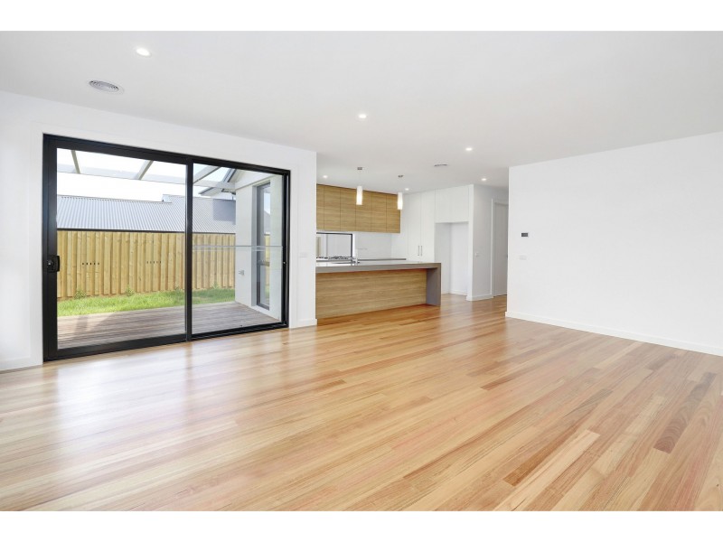 2/1 Cowley Street, Mccrae VIC 3938