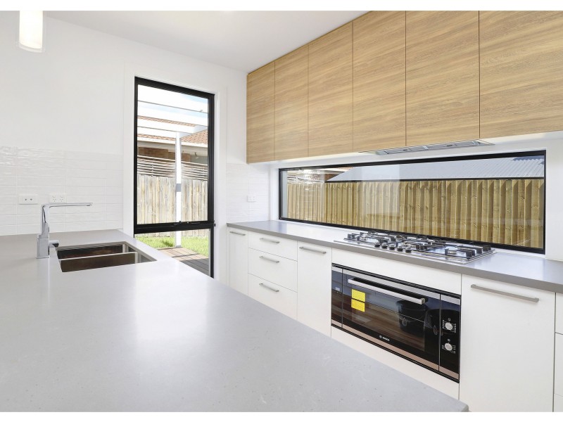 2/1 Cowley Street, Mccrae VIC 3938