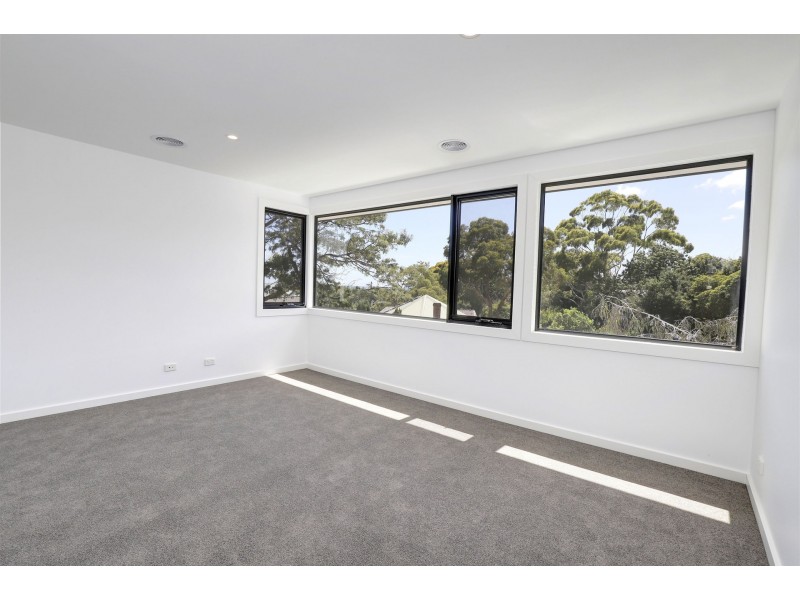 2/1 Cowley Street, Mccrae VIC 3938