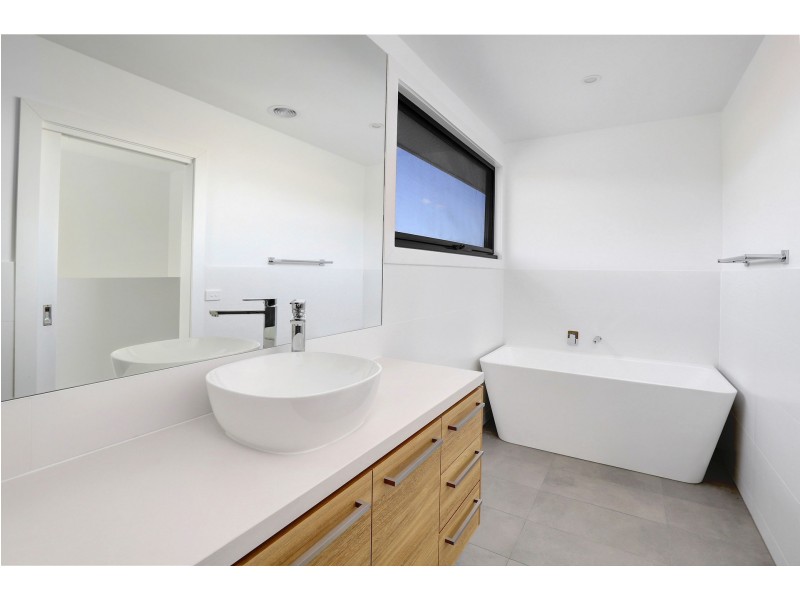 2/1 Cowley Street, Mccrae VIC 3938