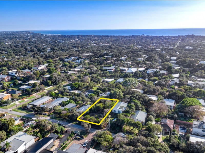 8 Holden Road, Rye VIC 3941