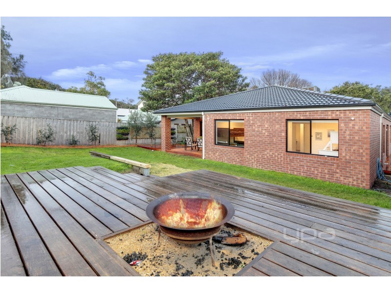 12 Thomson Terrace, Rye VIC 3941