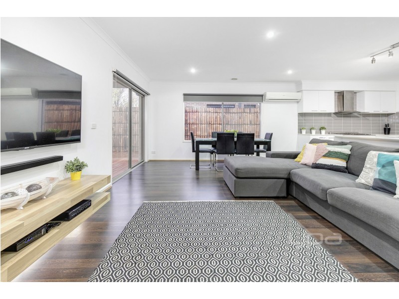 11 Hanoverian Street, Clyde North VIC 3978