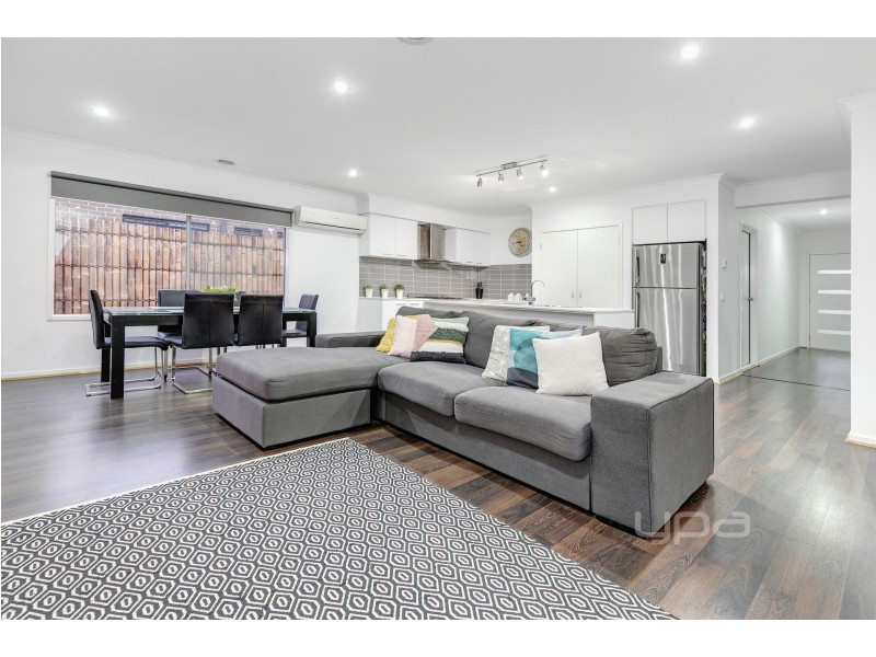 11 Hanoverian Street, Clyde North VIC 3978