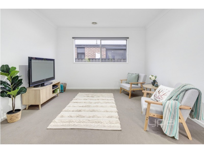 11 Hanoverian Street, Clyde North VIC 3978