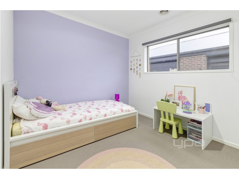 11 Hanoverian Street, Clyde North VIC 3978