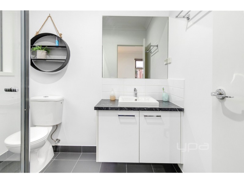 11 Hanoverian Street, Clyde North VIC 3978