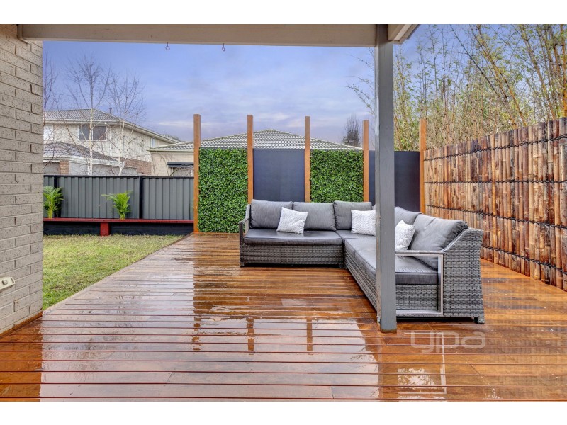 11 Hanoverian Street, Clyde North VIC 3978