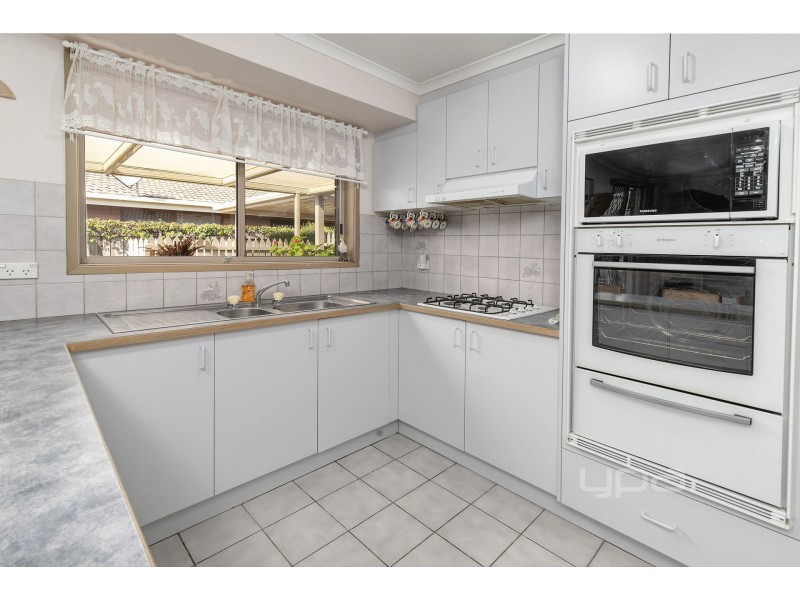 8 Bienias Crescent, Tootgarook VIC 3941