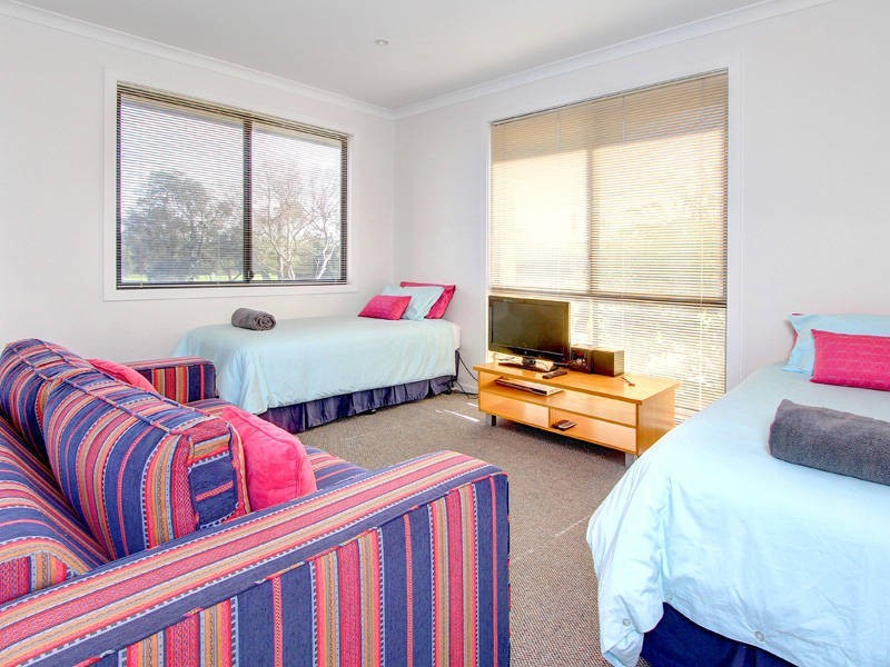 1/1 Adams Avenue, Rosebud VIC 3939