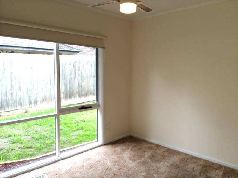 16 Hayes Avenue, Rosebud VIC 3939