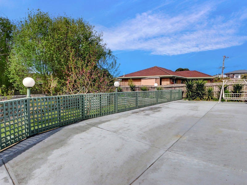 27 Broadway, Rosebud West VIC 3940