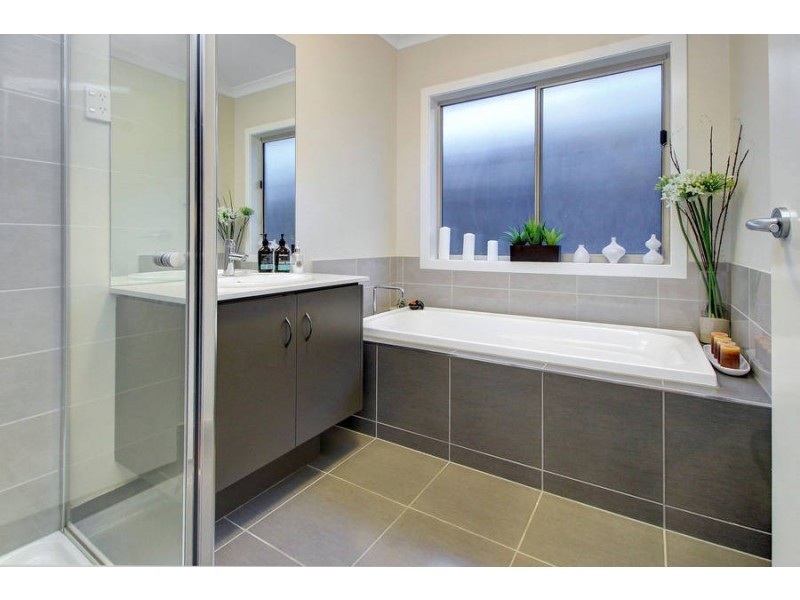 18 Oceanic Drive, Safety Beach VIC 3936