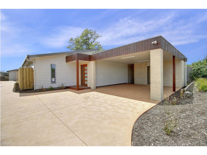 1/2 Walpole Avenue, Rosebud VIC 3939