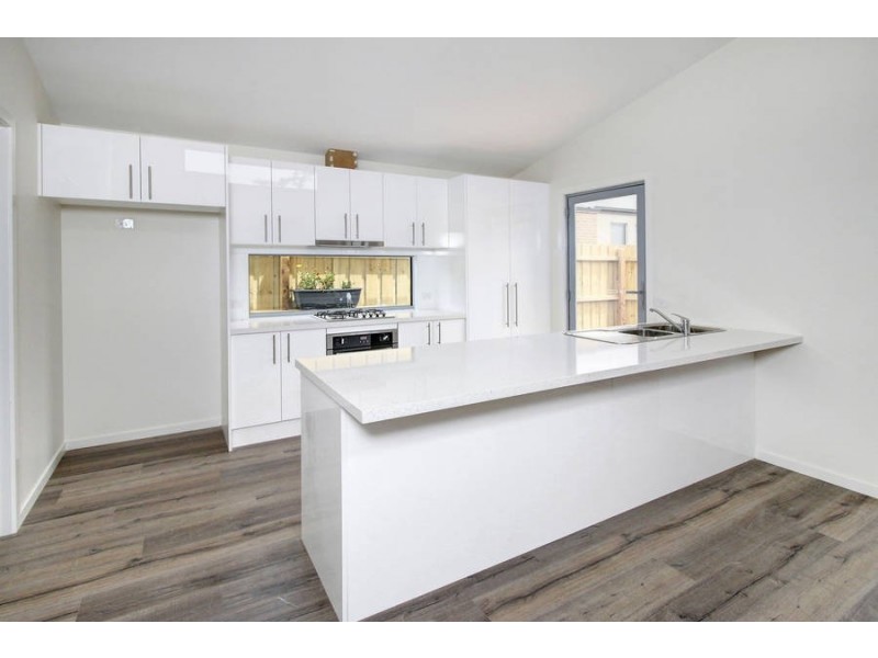 1/2 Walpole Avenue, Rosebud VIC 3939