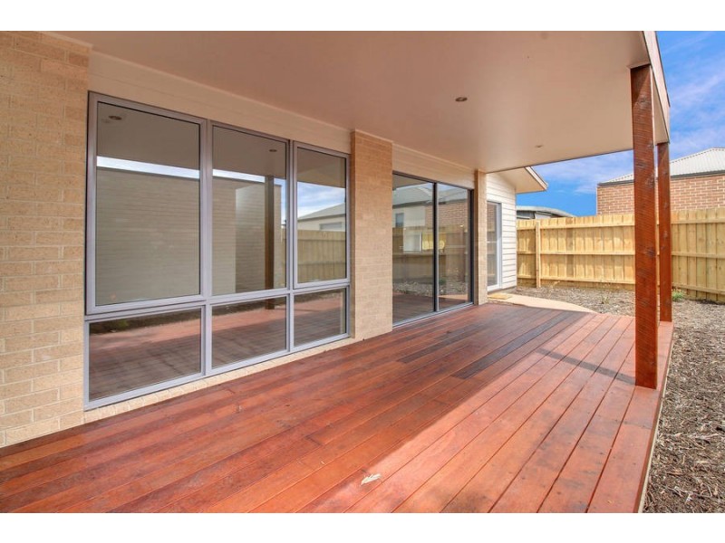 1/2 Walpole Avenue, Rosebud VIC 3939