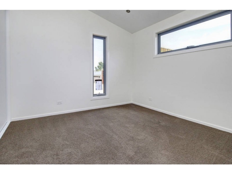 1/2 Walpole Avenue, Rosebud VIC 3939