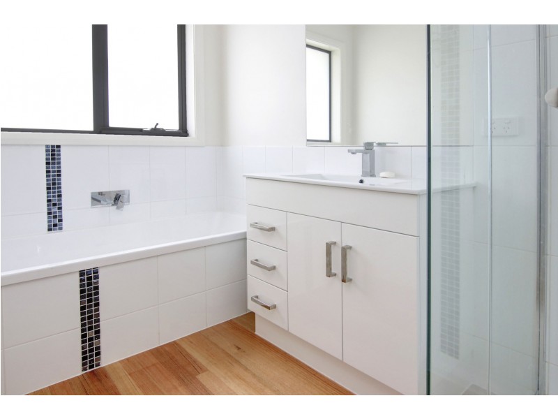 1/2 Rymer Avenue, Safety Beach VIC 3936