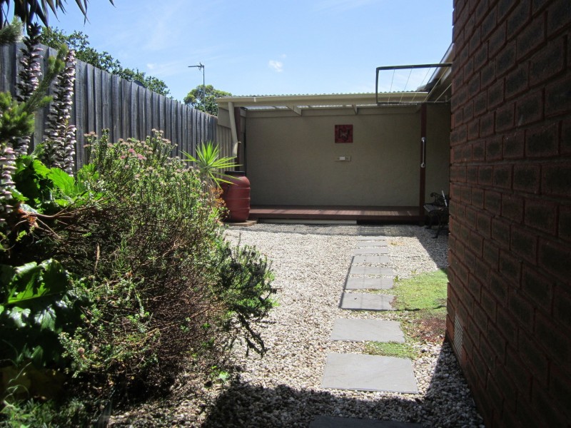 1/8-10 Francis, Dromana VIC 3936