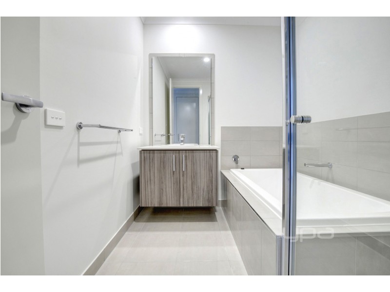 24A Hilary Avenue, Mccrae VIC 3938