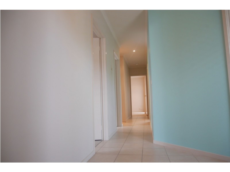 2/2 Braidwood Avenue, Rosebud VIC 3939