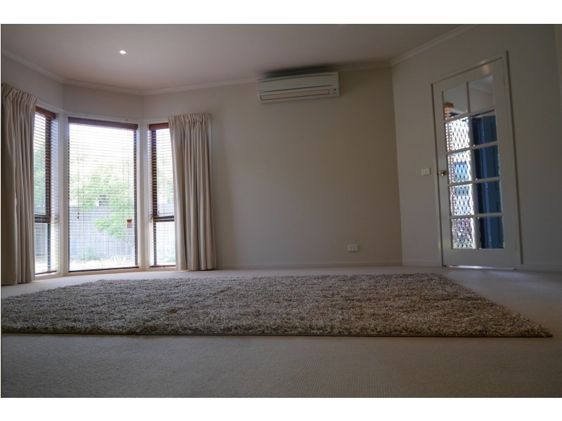 2/2 Braidwood Avenue, Rosebud VIC 3939