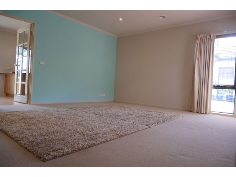 2/2 Braidwood Avenue, Rosebud VIC 3939