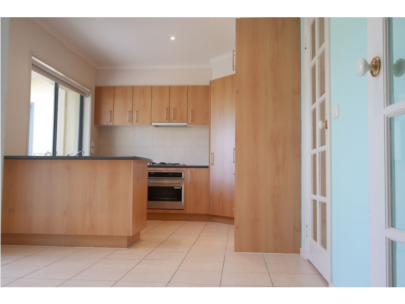 2/2 Braidwood Avenue, Rosebud VIC 3939