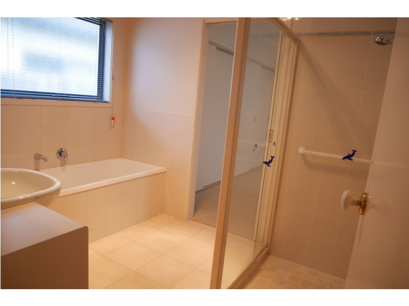 2/2 Braidwood Avenue, Rosebud VIC 3939