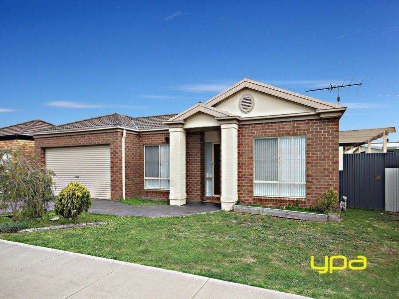 15 Lachlan Lane, Taylors Hill VIC 3037