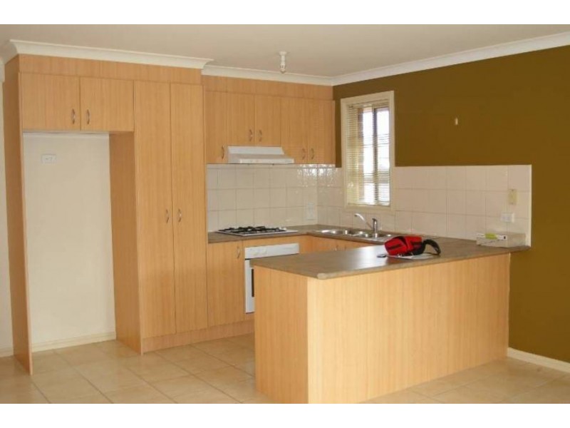 11/28-36 Ozzimo Drive, Hillside VIC 3037