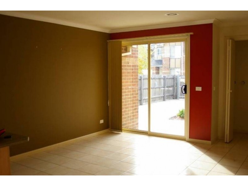 11/28-36 Ozzimo Drive, Hillside VIC 3037