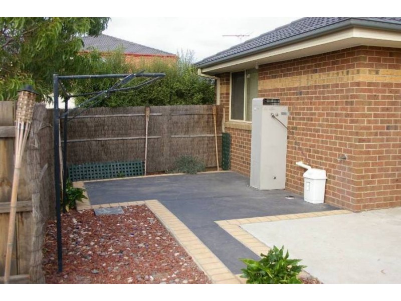 11/28-36 Ozzimo Drive, Hillside VIC 3037