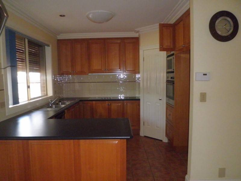 6 Cressida Crescent, Sydenham VIC 3037