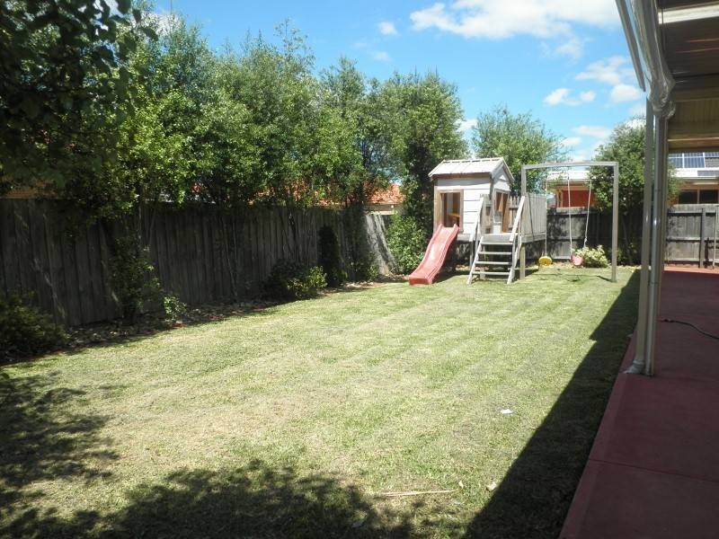 6 Cressida Crescent, Sydenham VIC 3037