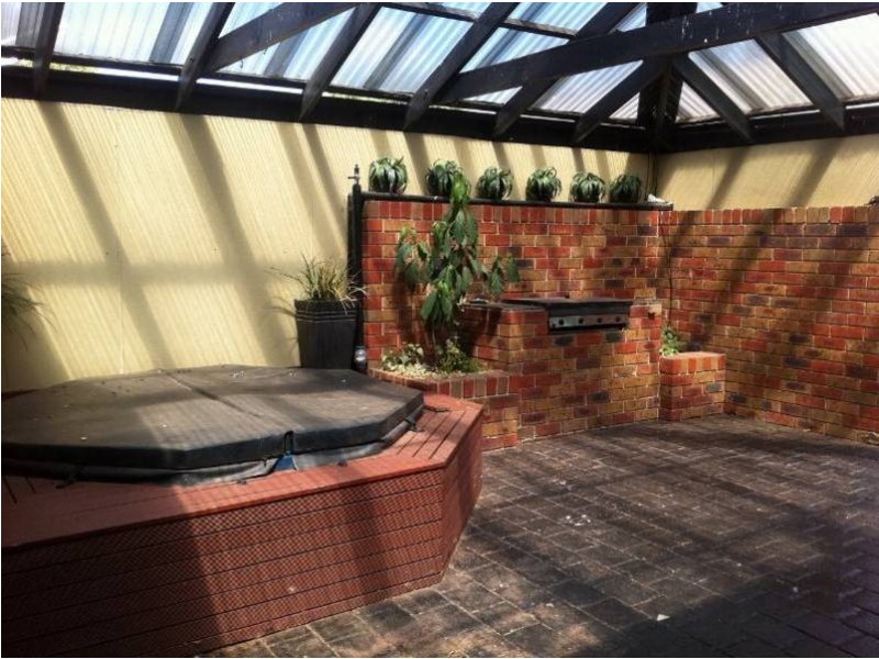 4  Rutherglen Avenue, Taylors Lakes VIC 3038