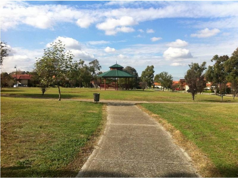 8 Penlow Court, Hillside VIC 3037